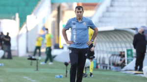 Carille no banco de reservas do Santos - Pedro Ernesto Guerra Azevedo/SantosFC/Fotos Públicas