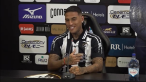 Carlinhos, meia do Portimonense - Reprodução/Youtube