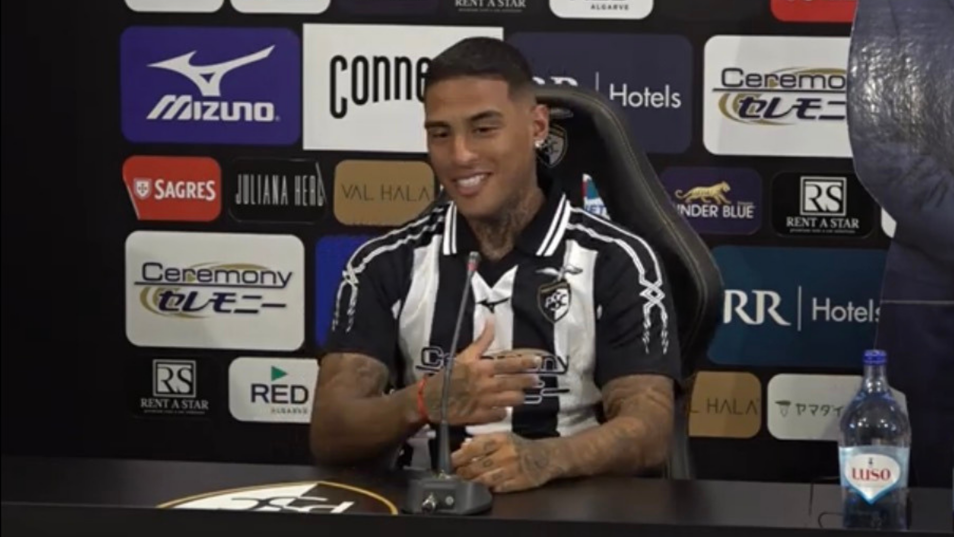 Carlinhos, meia do Portimonense - Reprodução/Youtube