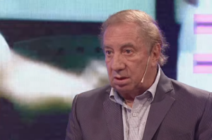Carlos Bilardo, à direita de Maradona - Reprodução/ YouTube