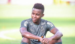 Cazares, do Atlético-MG, aparece em foto com camisa zoando o Cruzeiro - Divulgação/Atlético Mineiro/Bruno Cantini