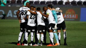 Ceará x Avaí atrasa por problemas na iluminação - GettyImages