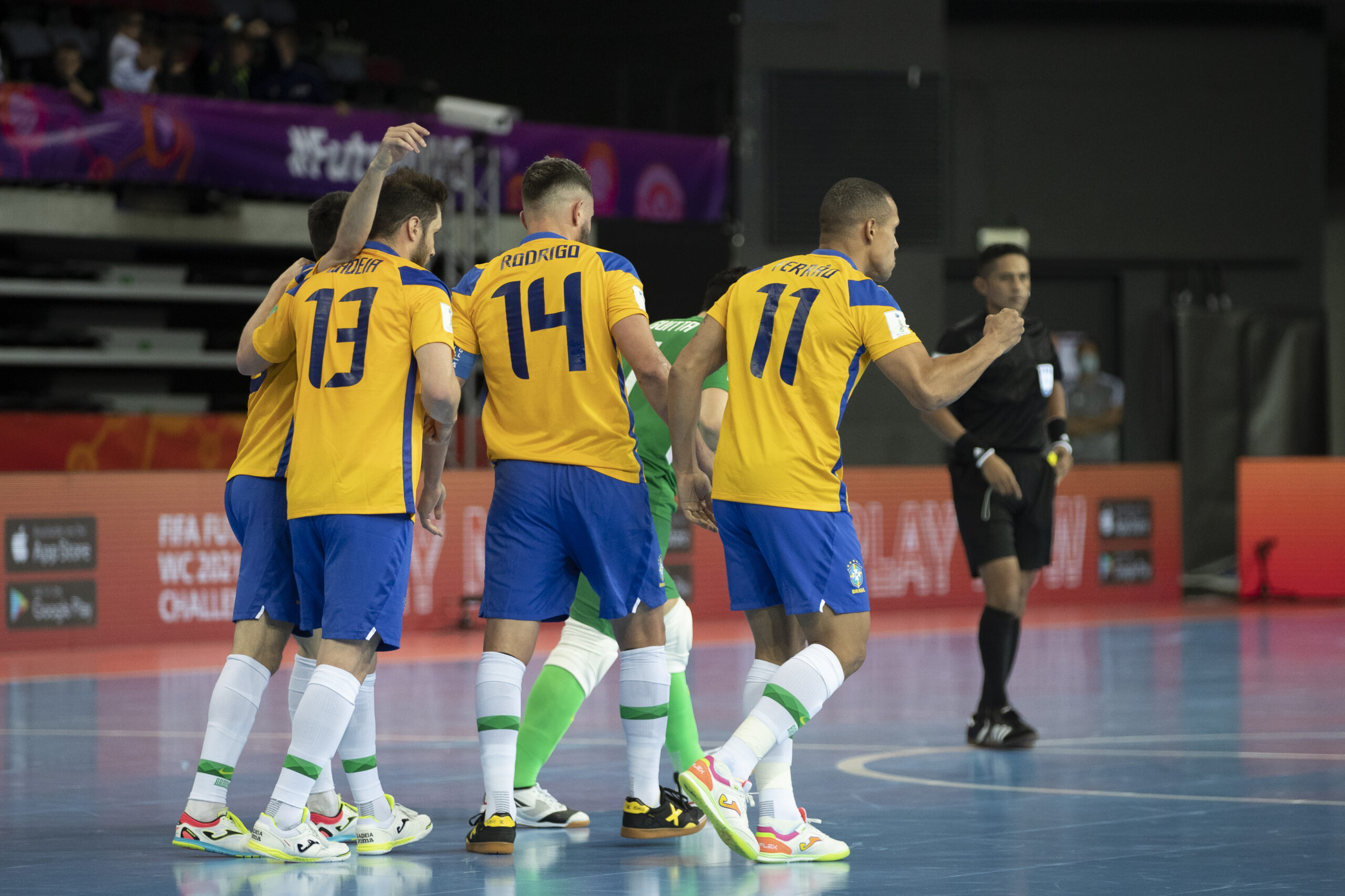 Ferrão resolveu para o Brasil e ajudou na classificação para as oitavas de final da Copa do Mundo - Thais Magalhães/CBF