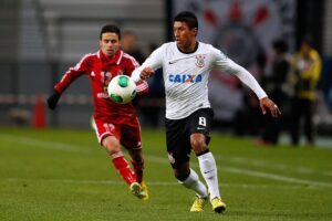 Paulinho pode ser reforço do Corinthians para o elenco de Sylvinho - GettyImages