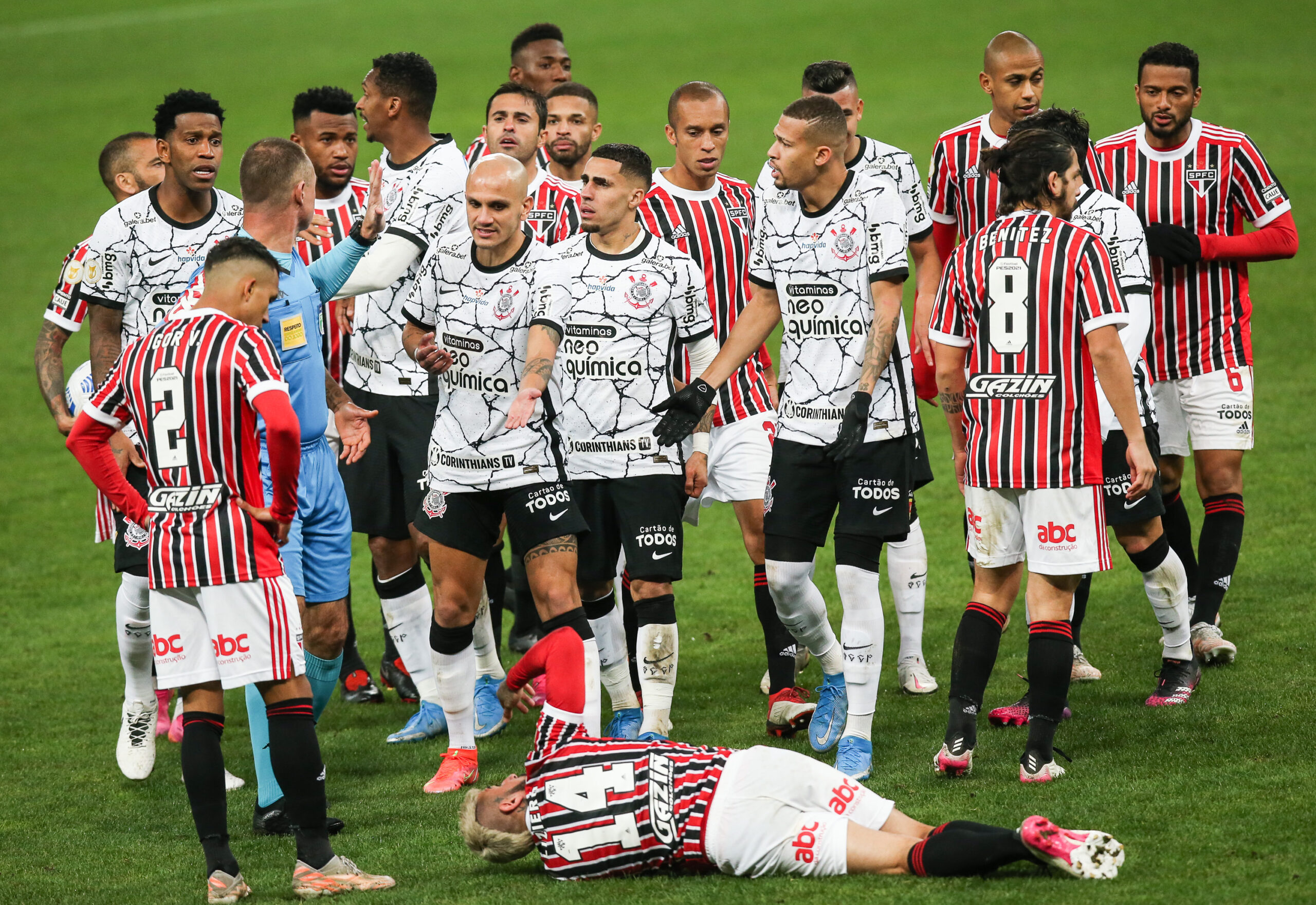 Corinthians e São Paulo se enfrentaram pela 8ª rodada do Brasileirão - Getty Images