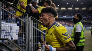 Volante do Cruzeiro terá que passar por cirurgia no pulmão e vive drama - THOMÁS SANTOS/STAFF IMAGES