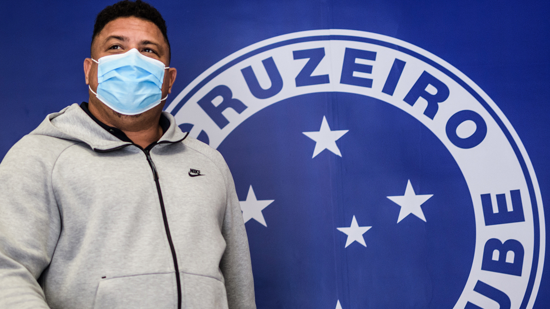 Ronaldo Fenômeno saiu insatisfeito com o gramado da partida do Cruzeiro no último sábado, 12 - Gustavo Aleixo/Cruzeiro