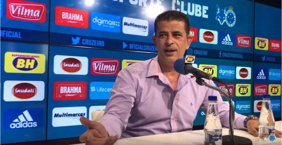 Carlos Rocha foi ironizado por André Cury - Transmissão TV Cruzeiro