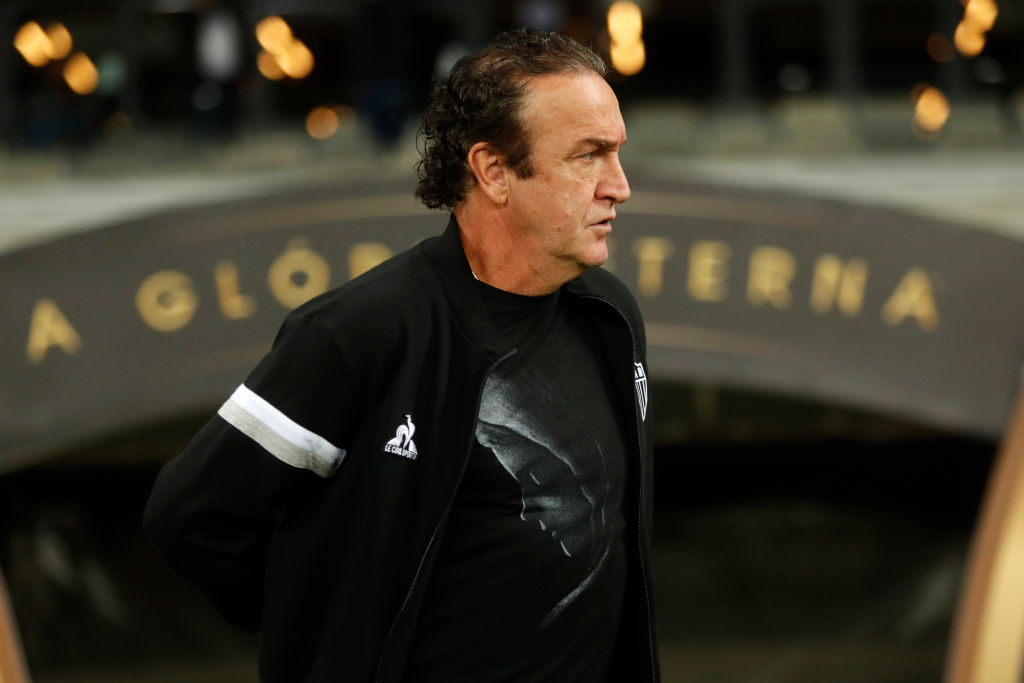 Cuca, treinador do Atlético-MG na área técnica da partida da Libertadores - GettyImages