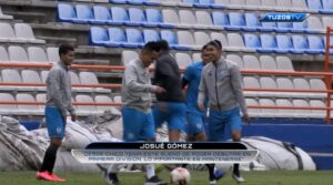 Cueva é flagrado trabalhando com bola no Pachuca, do México - Reprodução/TV Pachuca