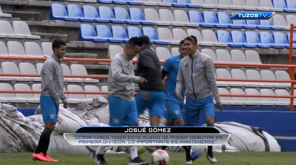 Cueva é flagrado trabalhando com bola no Pachuca, do México - Reprodução/TV Pachuca