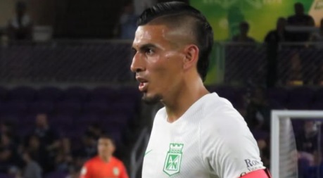 Lateral do clube colombiano surpreendeu a todos com um estilo de jogo cheio de personalidade - TransmissãoFoxSports