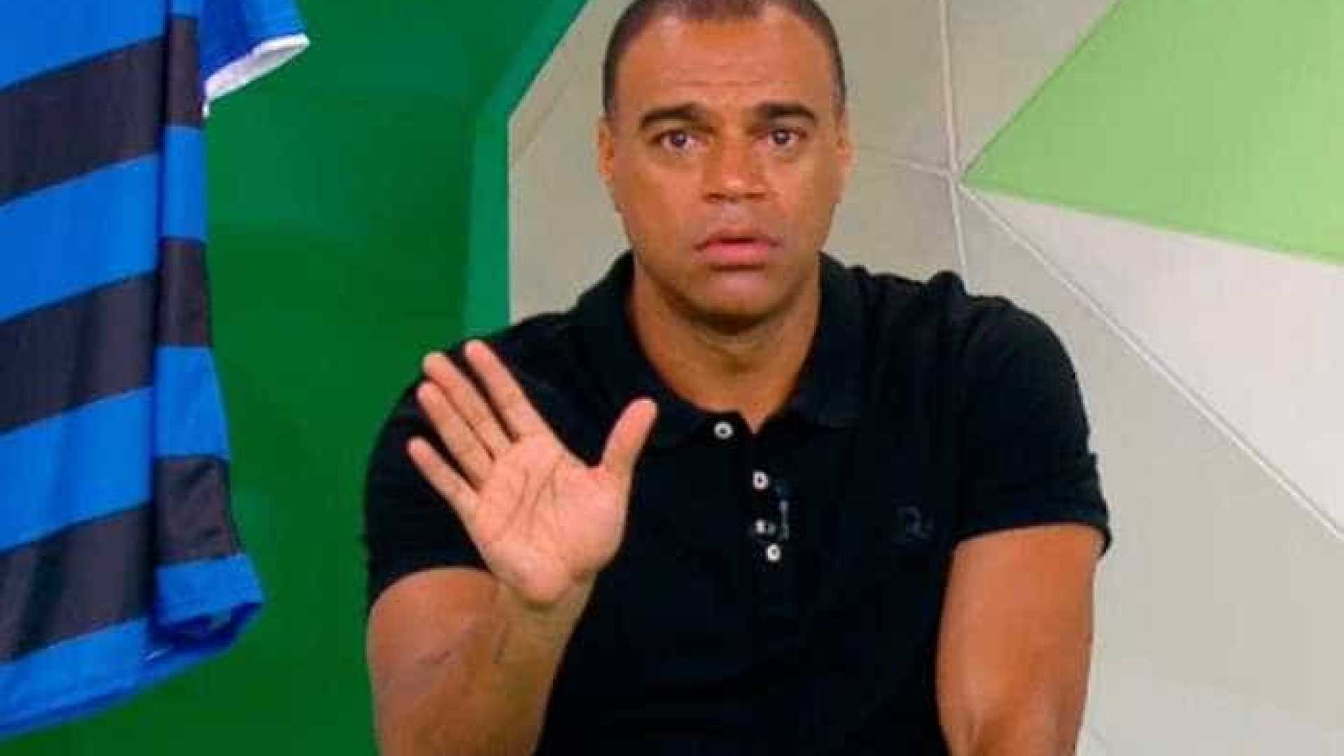 Denilson deu seu ponto de vista sobre a permanência do português no Brasil - Transmissão Band