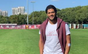 Após assumir romance com a sobrinha de sua ex-mulher, Hulk compartilha jantar romântico com Camila Ângelo - Instagram
