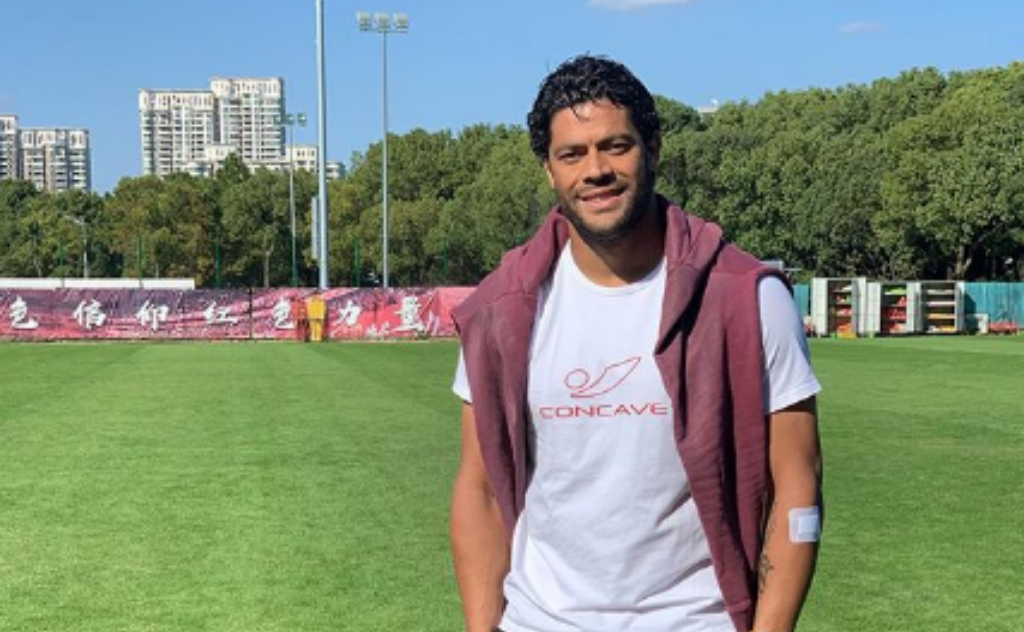 Após assumir romance com a sobrinha de sua ex-mulher, Hulk compartilha jantar romântico com Camila Ângelo - Instagram