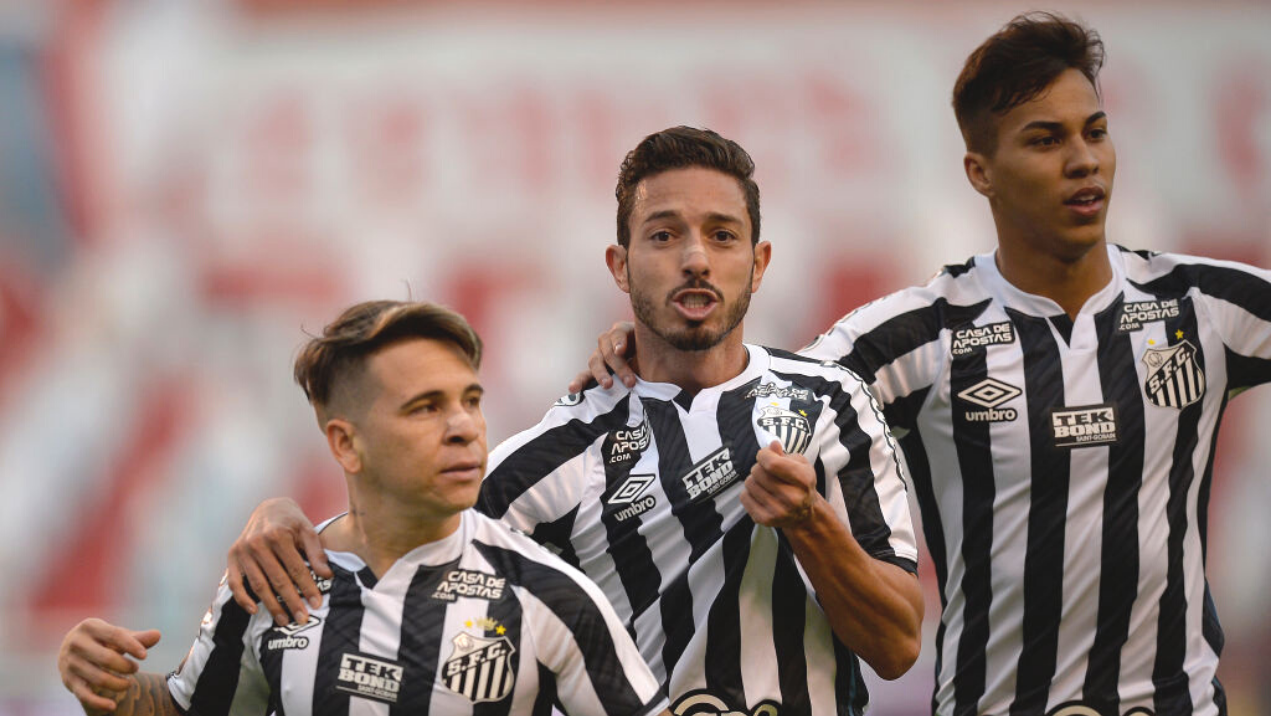 Santos impõe pressão na altitude e garante a vitória diante do LDU na Libertadores! - GettyImages