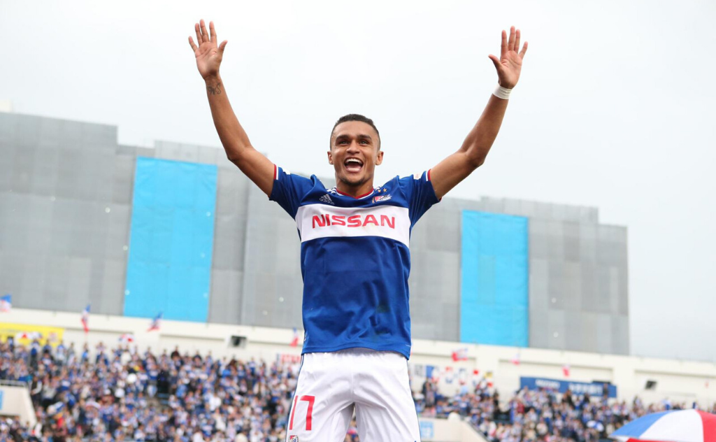 Brasileiro que atua no Yokohama Marinos pode marcar seu nome na conquista de título inédito para o clube - Divulgação/Yokohama Marinos
