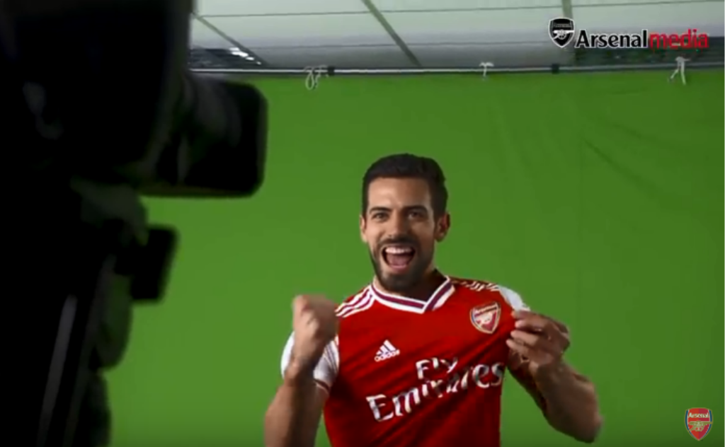 Pablo Marí dança Ricky Martin em trote do Arsenal - Transmissão Arsenal