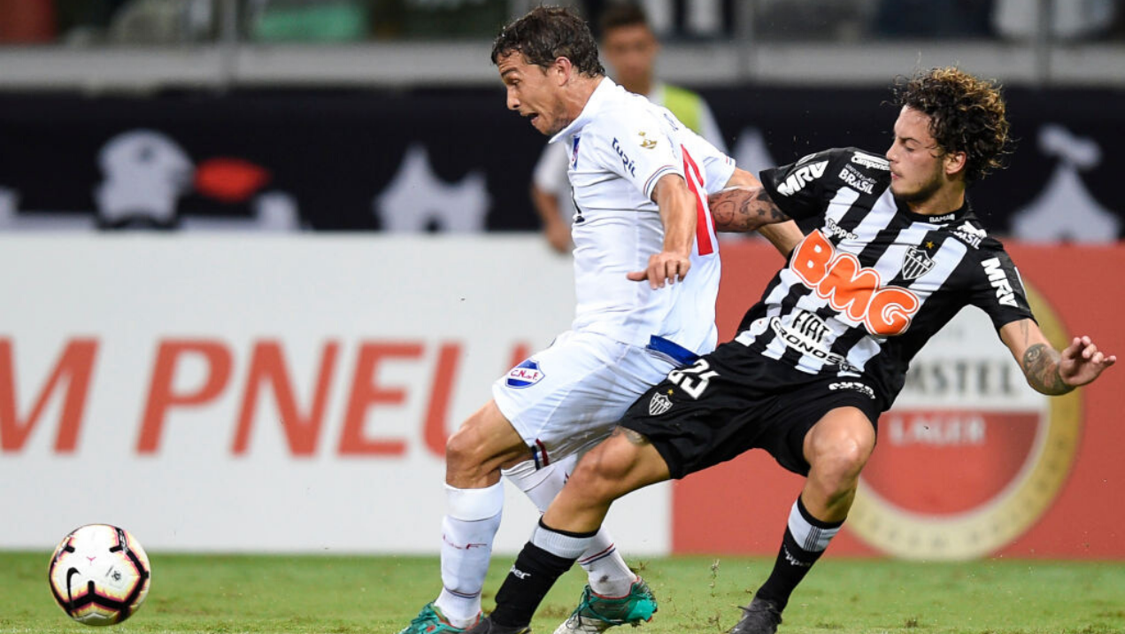 Guga em ação com a camisa do Atlético Mineiro - GettyImages