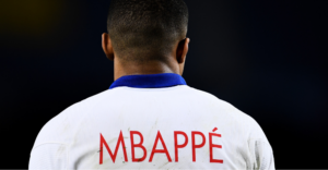 Kyllian Mbappé em ação pelo Paris Saint-Germain - GettyImages