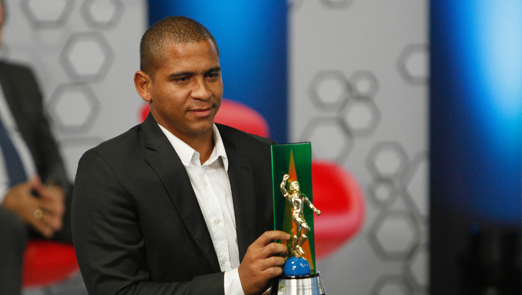 Walter desembarca em Curitiba - Rafael Ribeiro / CBF