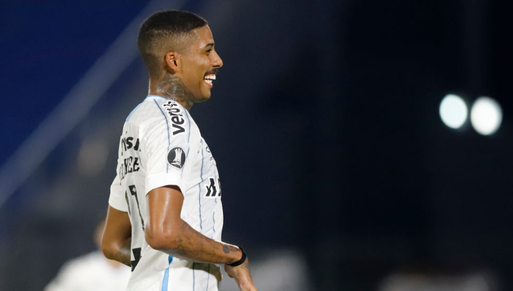 Jean Pyerre em ação com a camisa do Grêmio - GettyImages