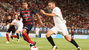 Bueno em ação com seu antigo clube, o Kashima Antlers, do Japão - GettyImages