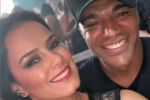 Denilson e esposa curtem show juntinhos - Instagram