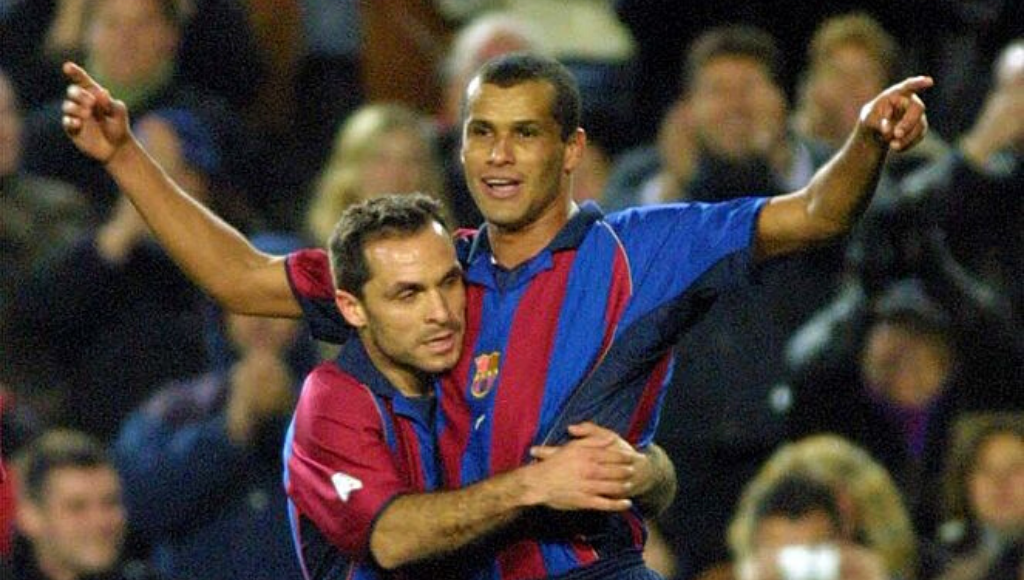Rivaldo em ação com a camisa do Barcelona - GettyImages