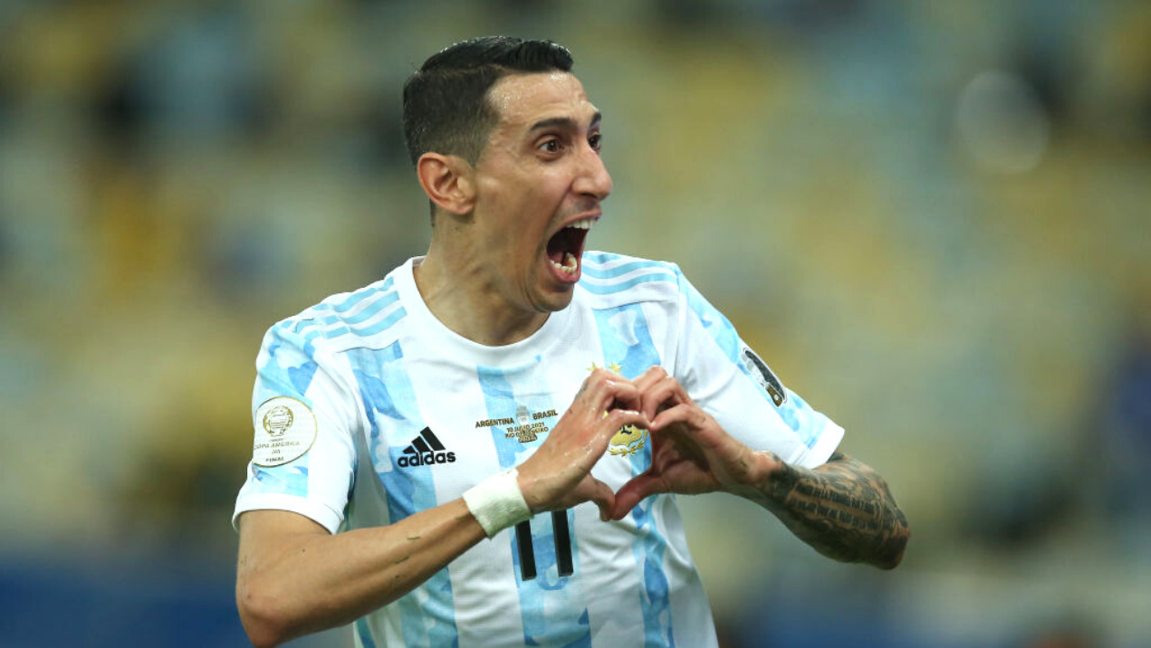 Di María comemorando com a camisa da Argentina - GettyImages