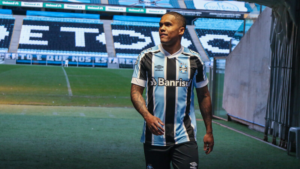 Justiça decreta prisão de Douglas Costa, ex-Grêmio - Jéssica Maldonado / Grêmio