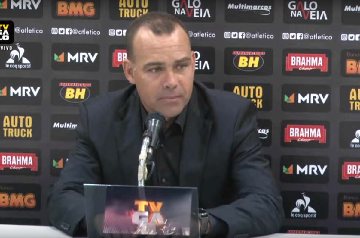 Ex-treinador do Atlético MG rebateu as críticas que recebeu do meio-campista - TV Galo