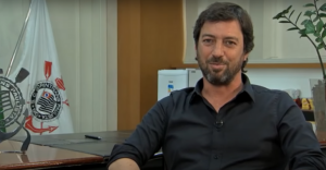 O Corinthians teve CT Joaquim Grava invadido por torcedores - Transmissão/ Mesa Redonda
