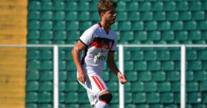 Zagueiro Yago celebra sucesso no Joinville - Divulgação/JEC