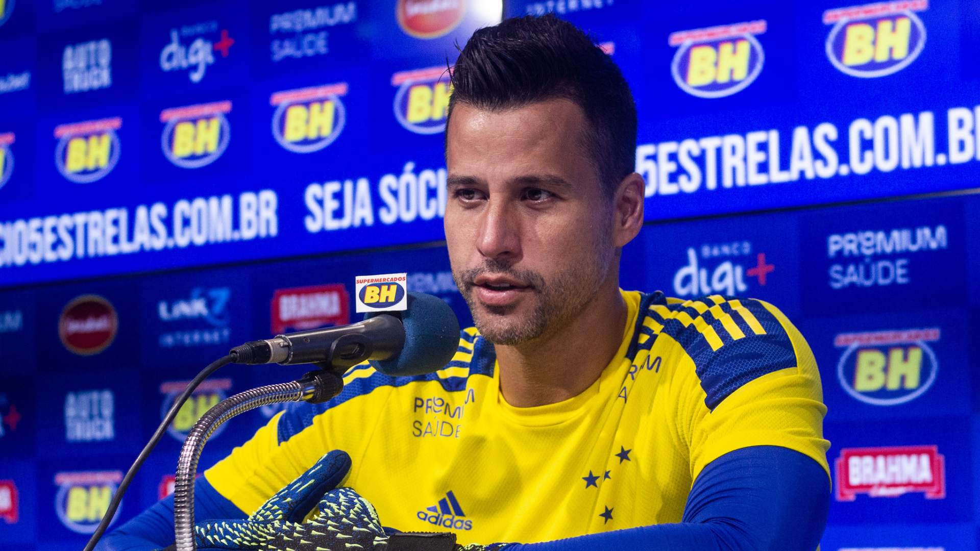 Goleiro Fábio, ex-jogador do Cruzeiro durante entrevista coletiva - Gustavo Aleixo / Cruzeiro / Flickr