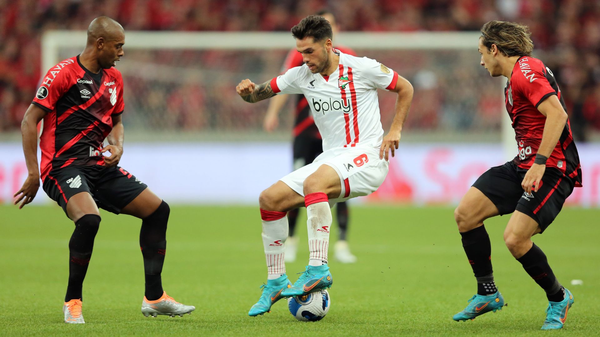 Estudiantes e Athletico-PR se enfrentam pela Libertadores - Getty Images