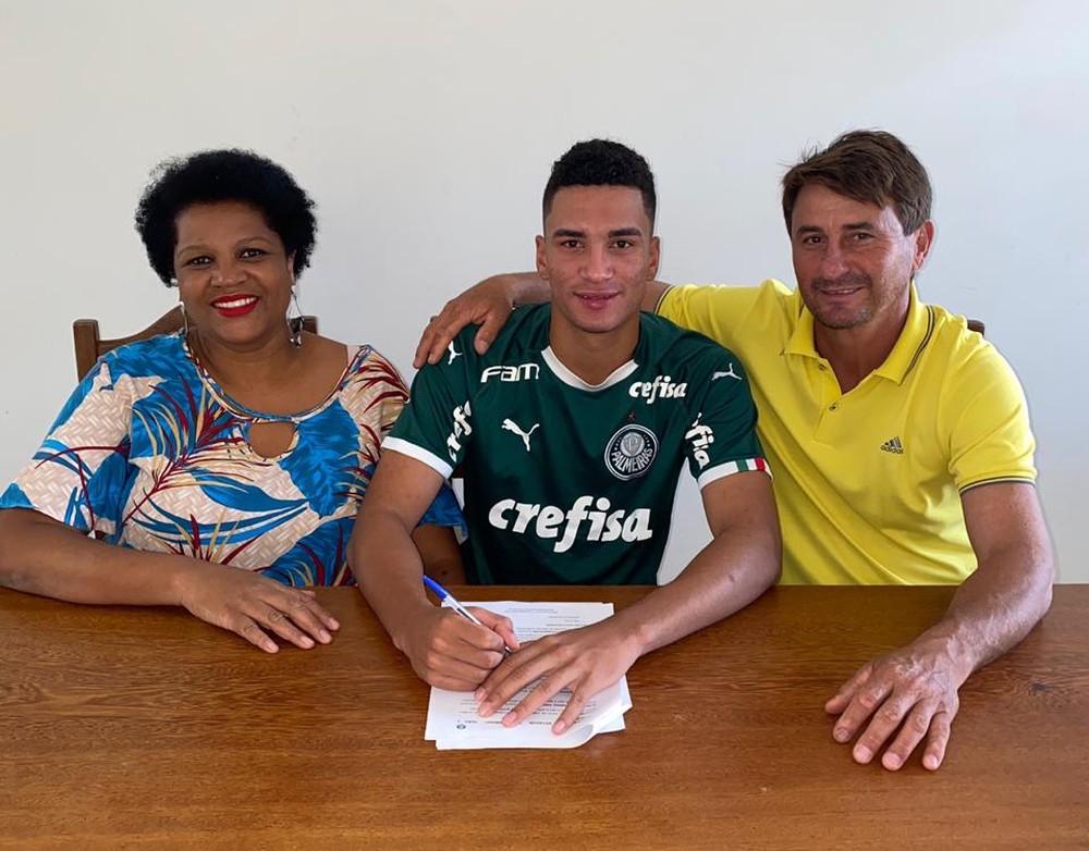 Henri renovou seu contrato com o Verdão até 2025 - Divulgação / Palmeiras