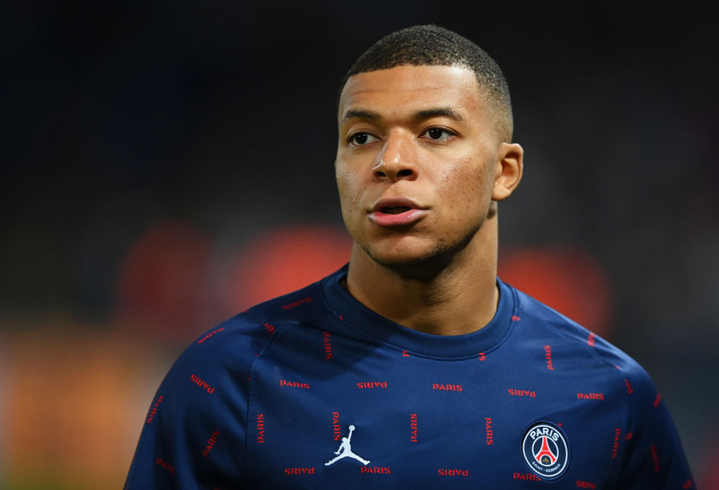 Mbappé com a camisa do PSG - GettyImages