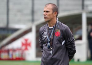 Milton Mendes relembrou briga com jogador - Paulo Fernandes / Vasco