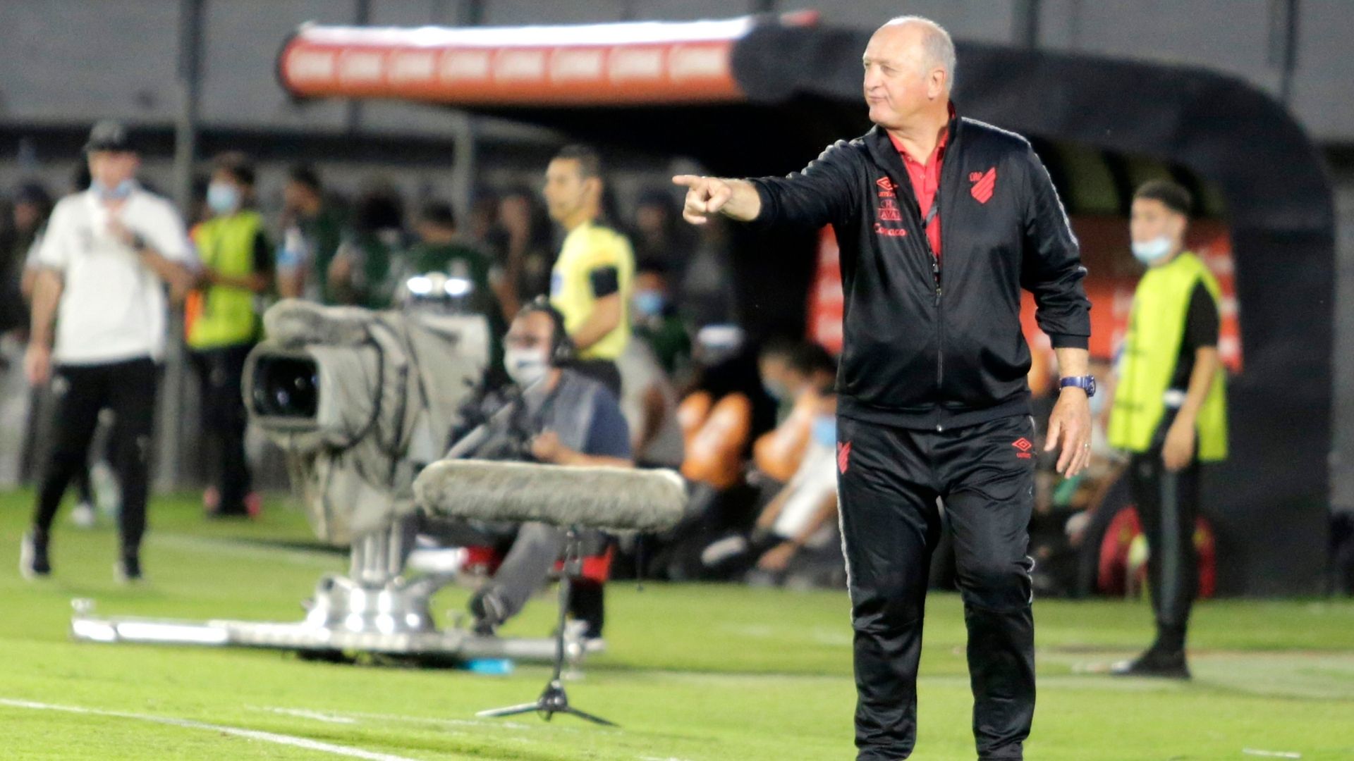 Felipão se mostrou emocionado na classificação do Athletico-PR - Crédito: Getty Images