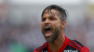 Felipe Melo e Diego discutem durante clássico - GettyImages