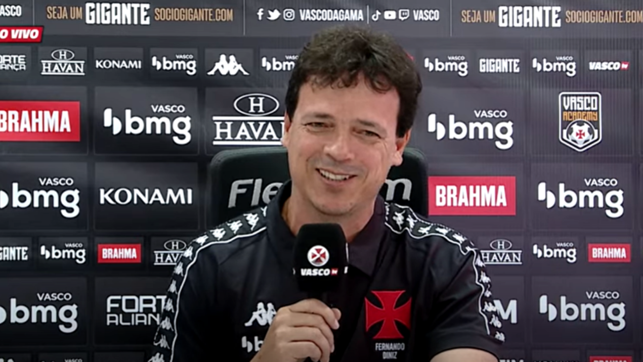 Fernando Diniz durante entrevista coletiva de apresentação no Vasco - Transmissão Vasco TV