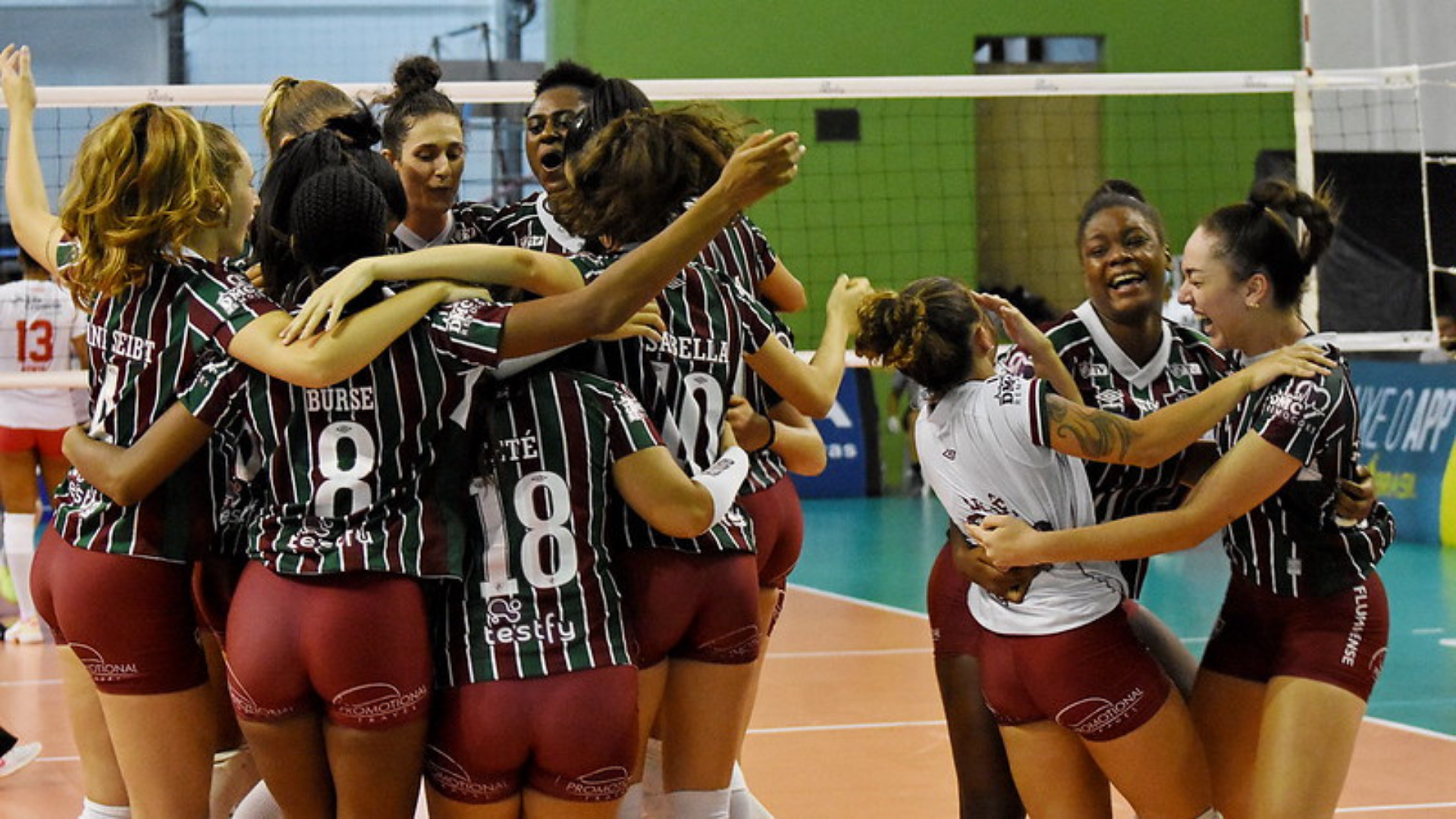 Jogadoras do Fluminense comemorando a vitória diante do Osasco pela Superliga Feminina - Mailson Santana/Fluminense FC/Flickr