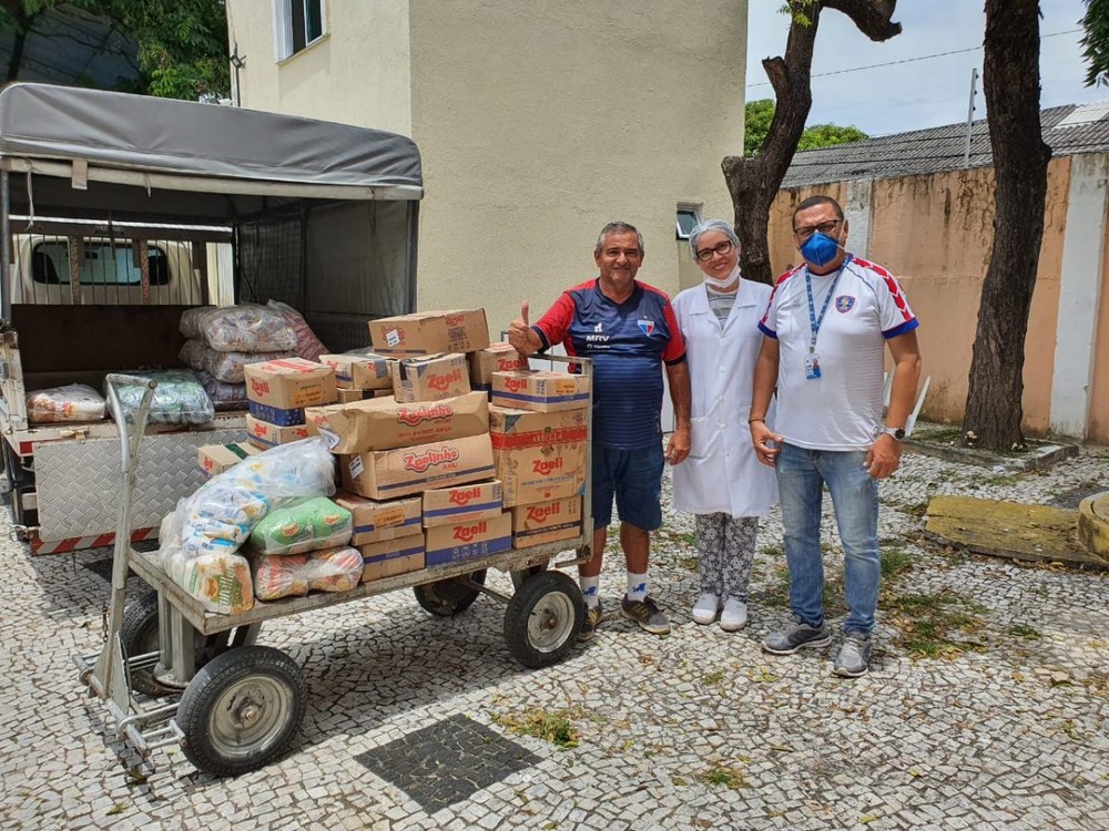 Fortaleza doa estoque de alimentos que seriam usados em período de treinos no clube - Gildo Ferreira