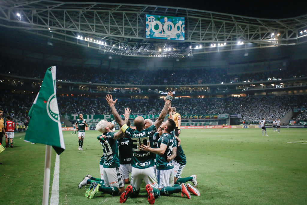 Elenco do Palmeiras comemorando gol - GettyImages