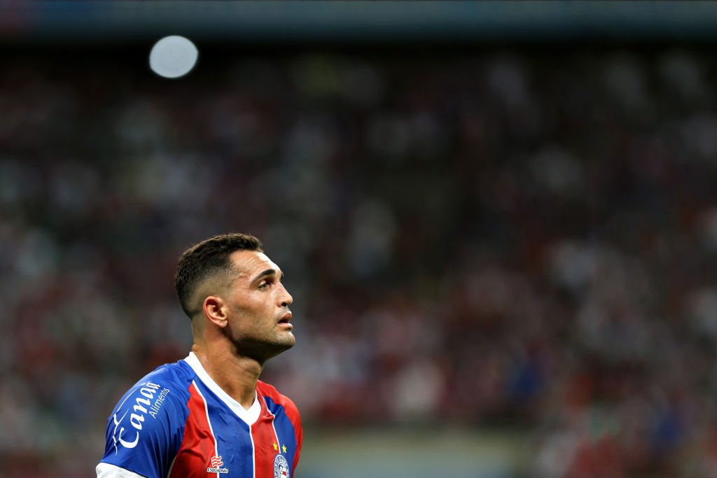 Gilberto em ação com a camisa do Bahia - GettyImages