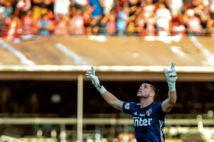 Tiago Volpi revela motivo pelo qual não cobra faltas no São Paulo - GettyImages
