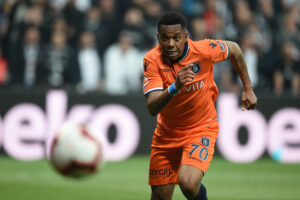 Robinho em ação com a camisa do Basaksehir, da Turquia - GettyImages