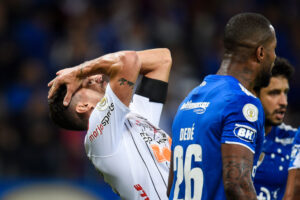 Danilo Avelar em ação com a camisa do Corinthians - GettyImages
