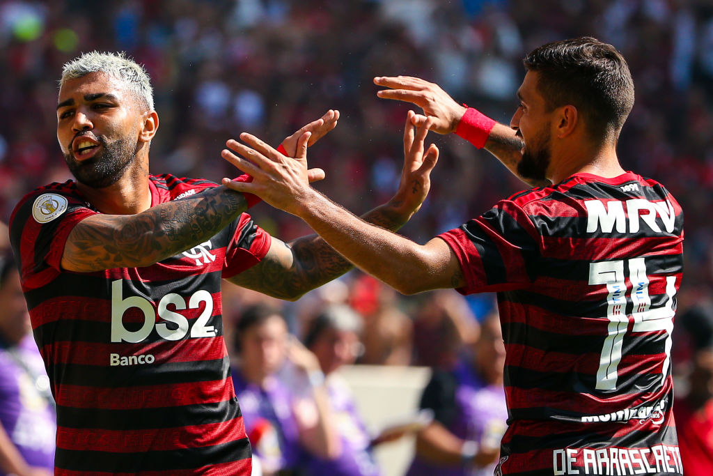 Gabigol e Arrascaeta foram homenageados pelo torcedor - GettyImages